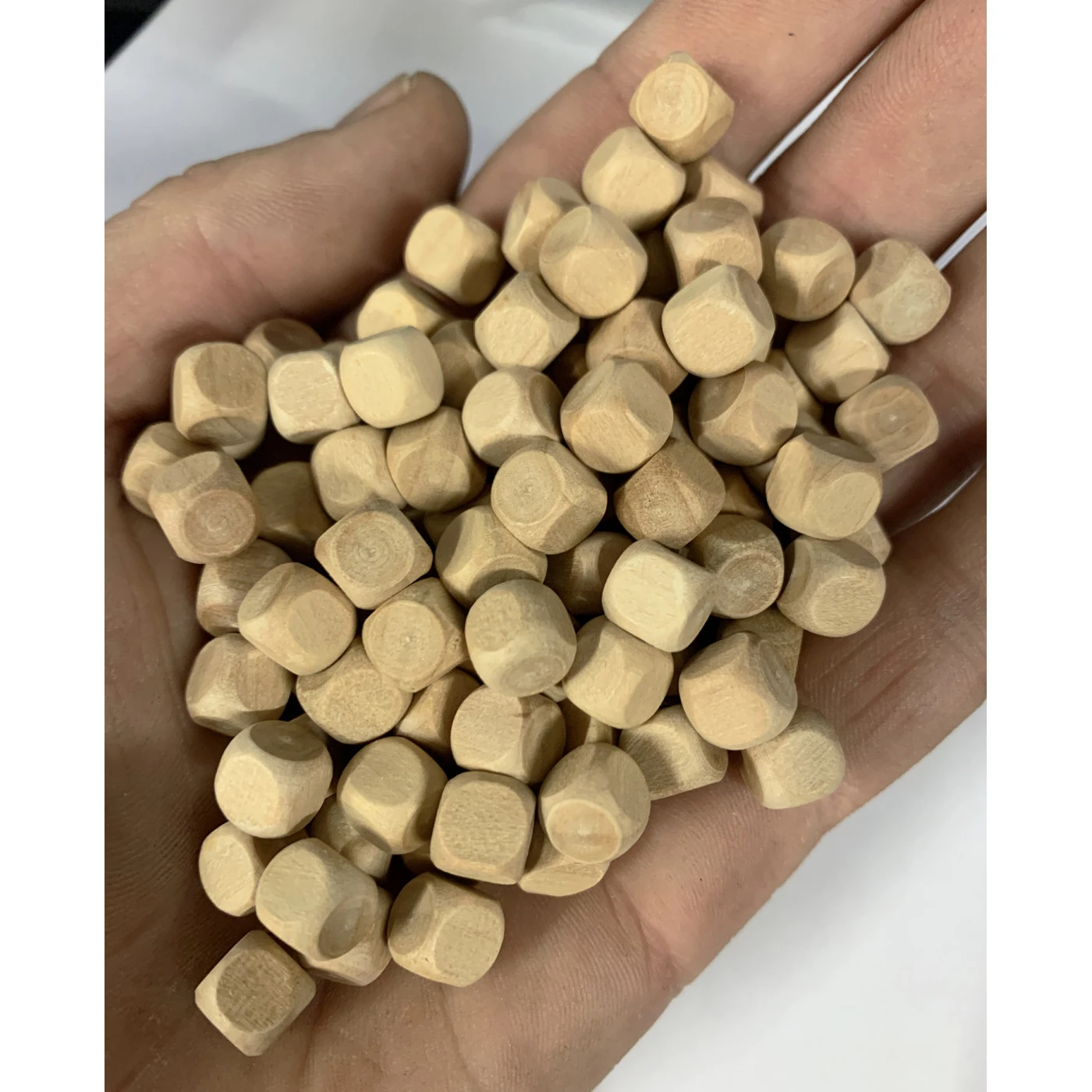 Set Of 100 Wooden Cubes (dice), Size: Small (8 Mm) 3 Set Of 100 Wooden Cubes (dice), Size: Small (8 Mm) - Image 3